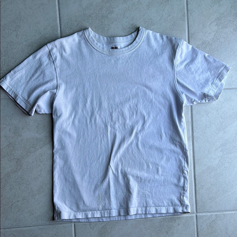 Uniqlo Basic White Crew Neck Tee - Medium